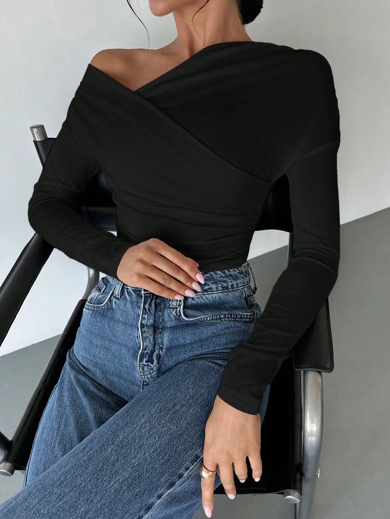 Off-Shoulder Asymmetrical Long Sleeve Top – Slim Fit European Style Jersey Base T-Shirt for Women