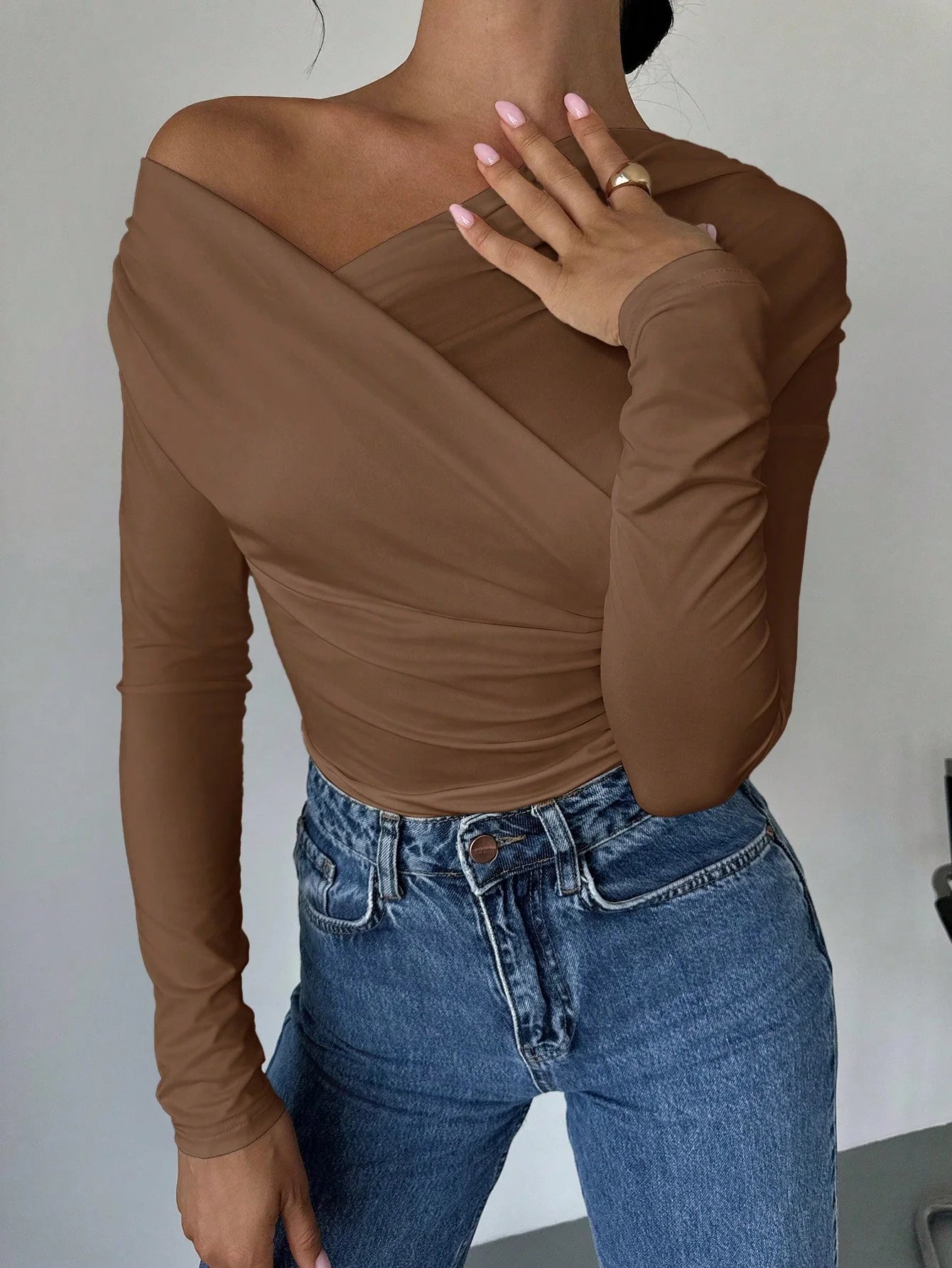 Off-Shoulder Asymmetrical Long Sleeve Top – Slim Fit European Style Jersey Base T-Shirt for Women