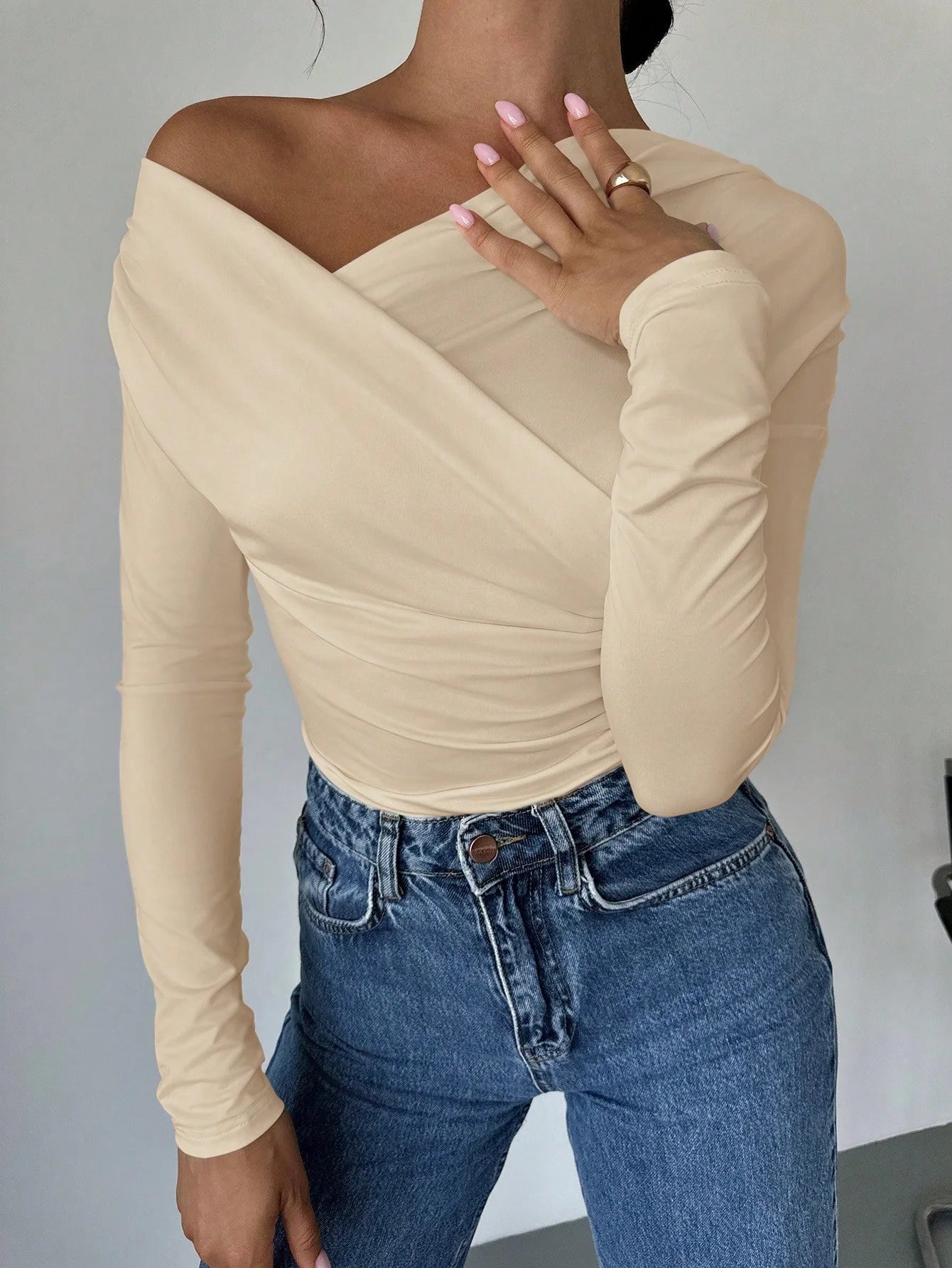 Off-Shoulder Asymmetrical Long Sleeve Top – Slim Fit European Style Jersey Base T-Shirt for Women