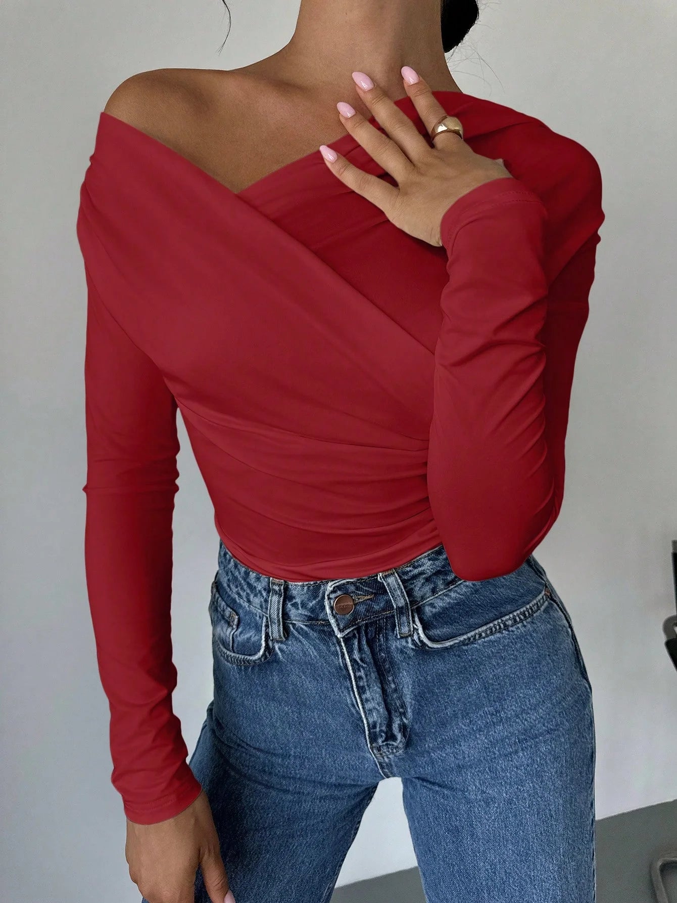 Off-Shoulder Asymmetrical Long Sleeve Top – Slim Fit European Style Jersey Base T-Shirt for Women
