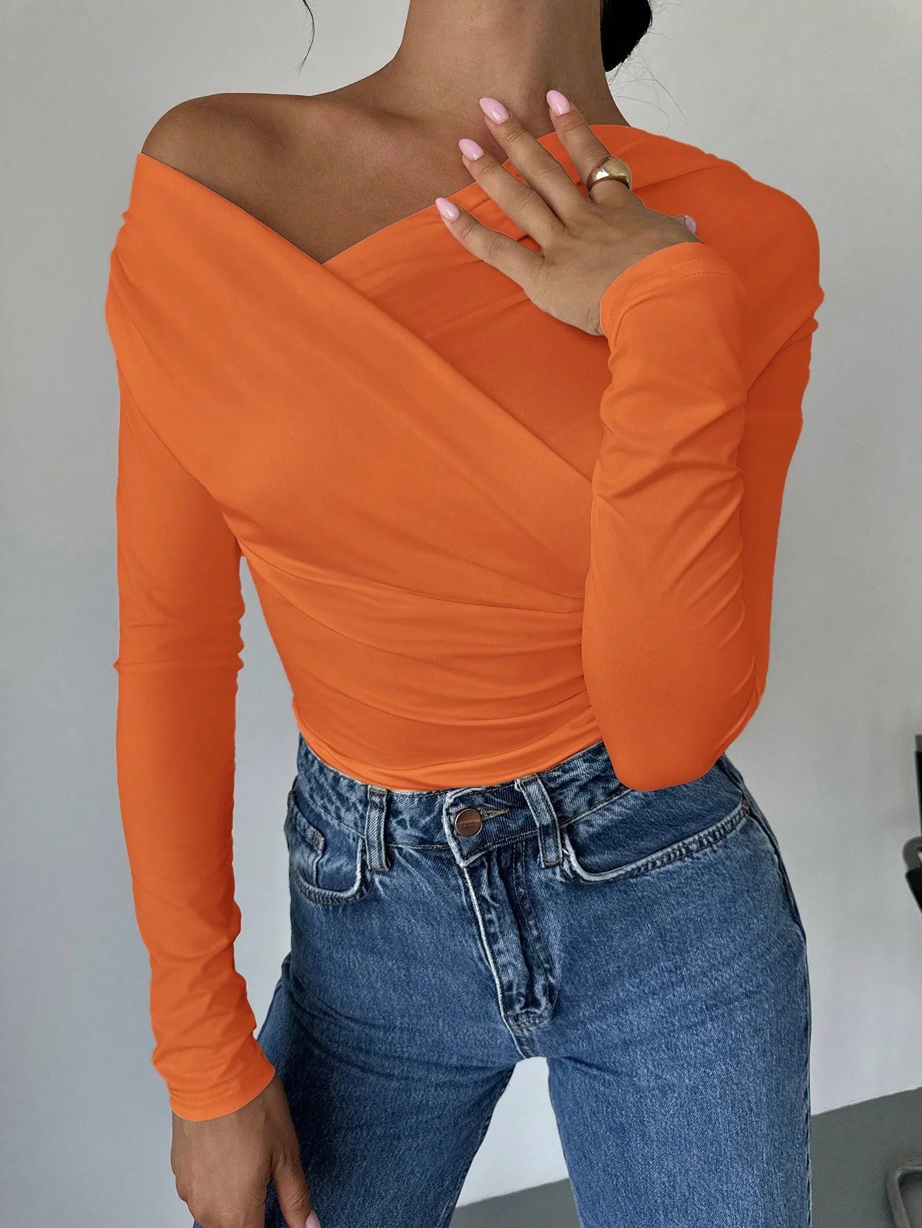 Sexy Off-Shoulder Slim Knit Top – Long Sleeve Asymmetrical Autumn/Winter T-Shirt for Women