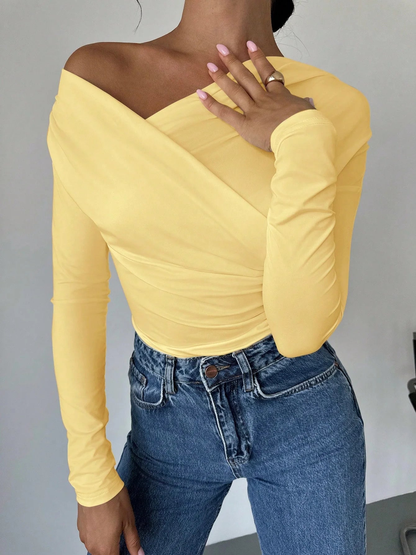 Off-Shoulder Asymmetrical Long Sleeve Top – Slim Fit European Style Jersey Base T-Shirt for Women